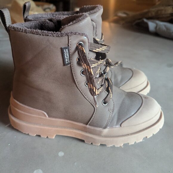 Zara Kids CONTRASTING HIGH-TOP SNEAKERS Khaki Green | Size 2 - Picture 10 of 16